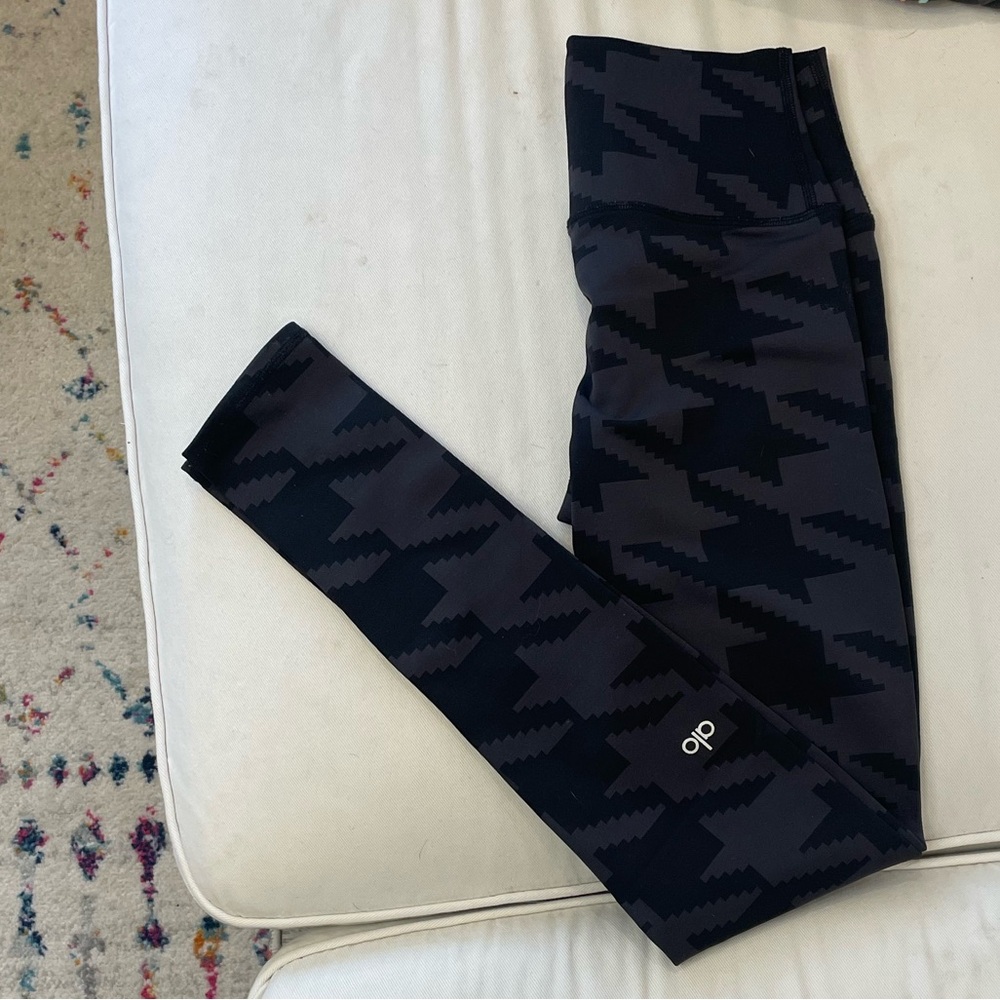 Alo Yoga Houndstooth Print Airbrush Leggings Size S - Picture 4 of 8